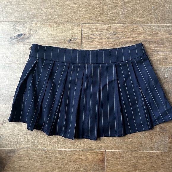 Edikted Skirt - Picture 3 of 4